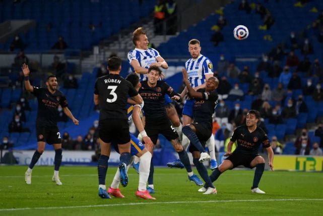  福登替补登场连入两球，曼城逆转布莱顿显底蕴  