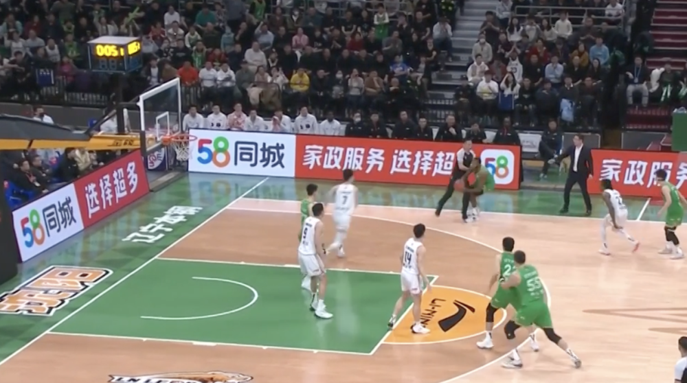  布雷斯特定位球战术奏效，补时阶段绝杀对手